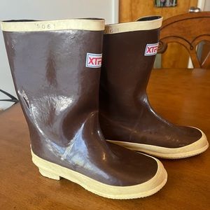 Kids xtratuf rain boots